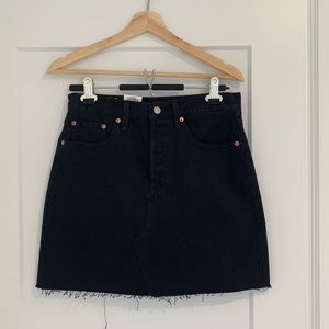 High-tech waist Levi’s skirt
